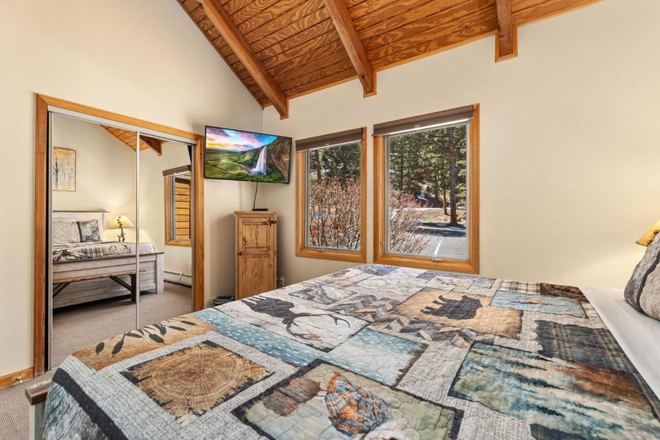 Creekside Suites 03 by Estes Park Condos Apartment in Estes Park