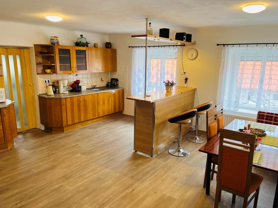 Kitchen or kitchenette, Kitchen or kitchenette