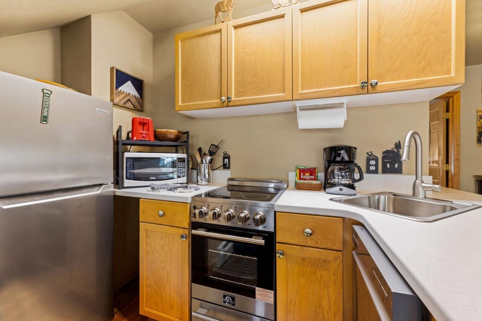 Creekside Suites 04 by Estes Park Condos Apartment in Estes Park