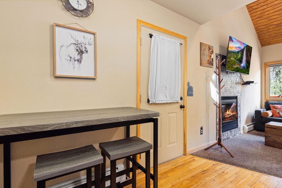 Creekside Suites 04 by Estes Park Condos Apartment in Estes Park