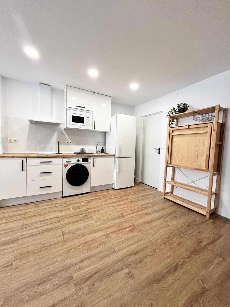 Kitchen or kitchenette, stove, washing machine