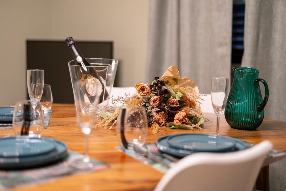 Food and drinks, Dining area, Food, Lunch, Dinner, Drinks