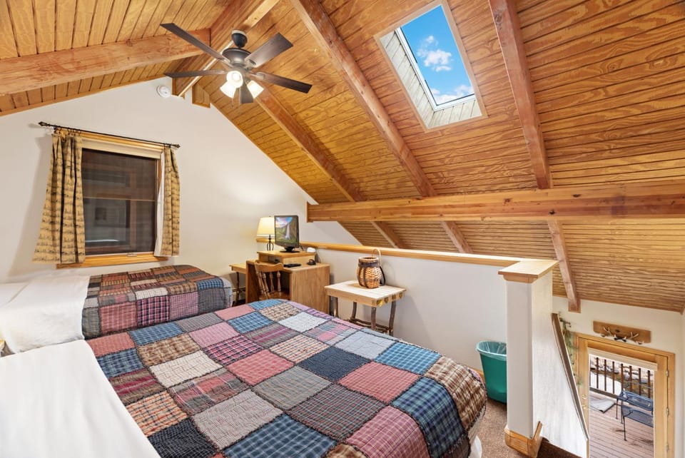 Creekside Suites 10 by Estes Park Condos Apartment in Estes Park