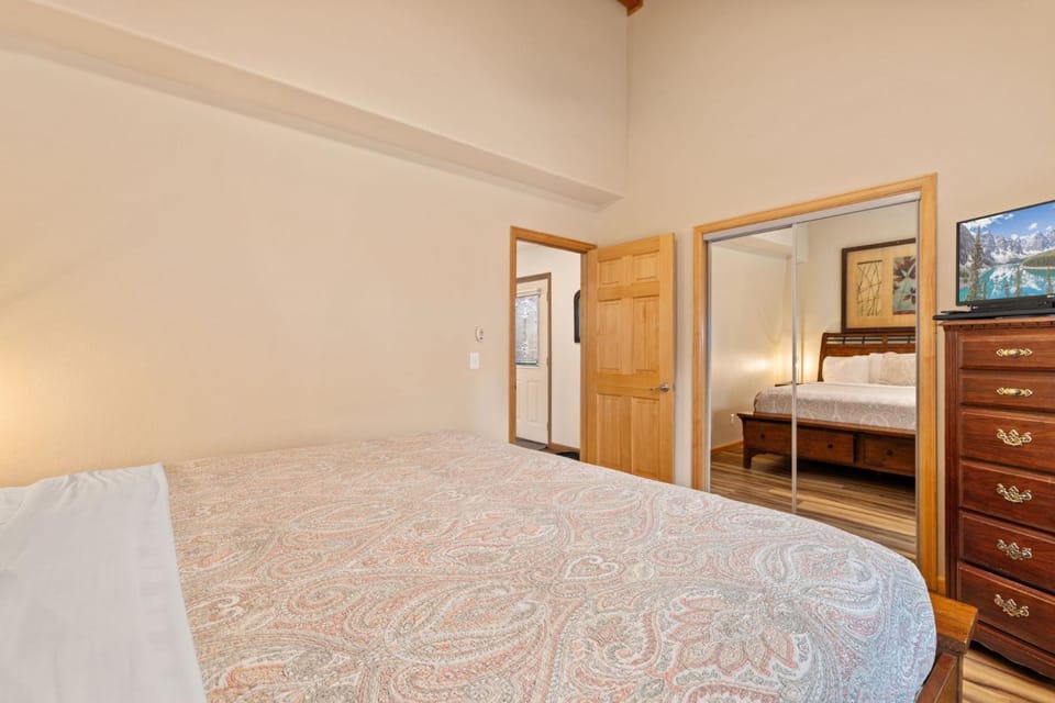 Creekside Suites 11 by Estes Park Condos Apartment in Estes Park