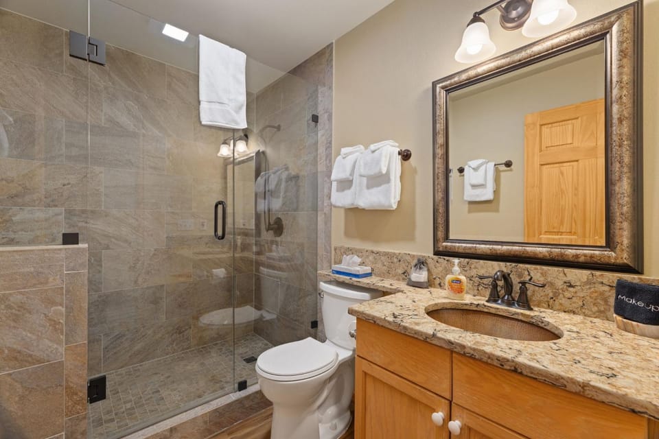 Creekside Suites 11 by Estes Park Condos Apartment in Estes Park