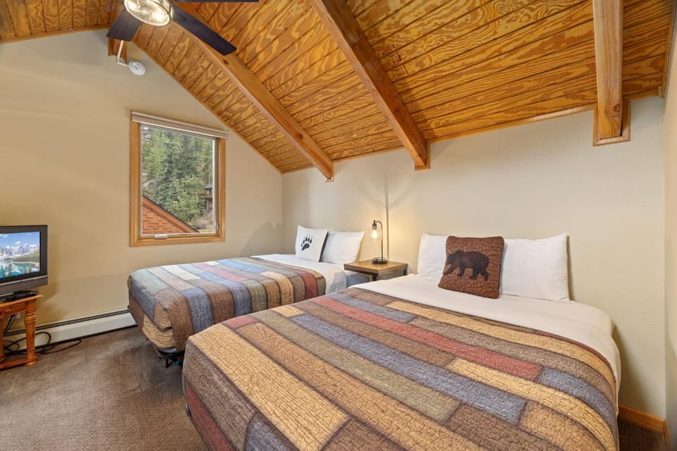 Creekside Suites 11 by Estes Park Condos Apartment in Estes Park