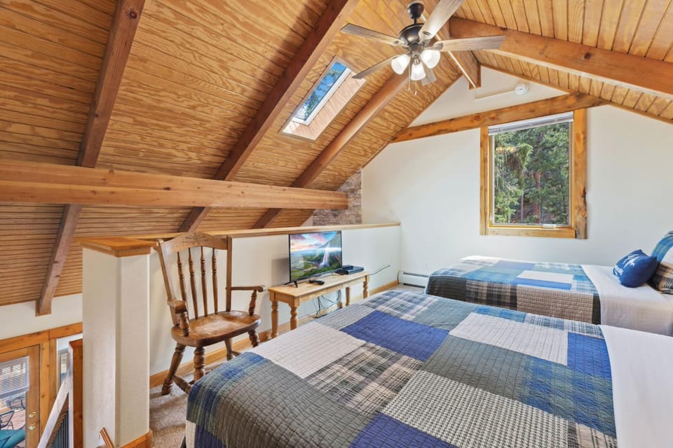 Creekside Suites 21 by Estes Park Condos Apartment in Estes Park