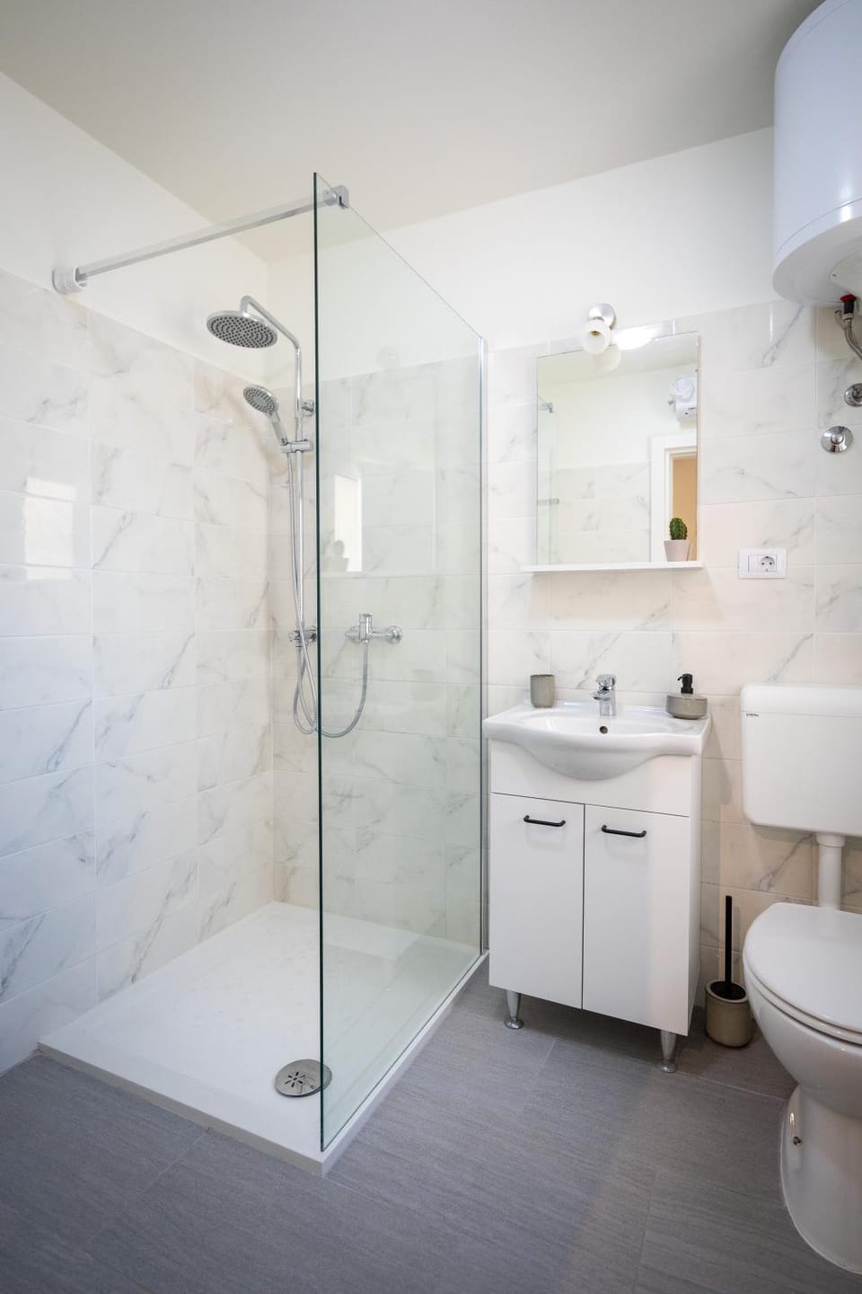 Shower, Toilet