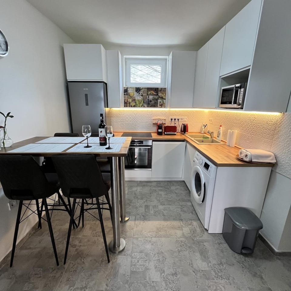 Kitchen or kitchenette, Kitchen or kitchenette, Dining area, dishwasher, minibar, pet friendly, stove, toaster