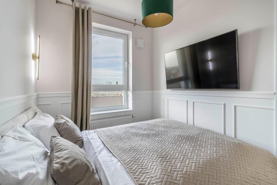 Communal lounge/ TV room, Bed, TV and multimedia, Photo of the whole room, Evening entertainment, Bedroom