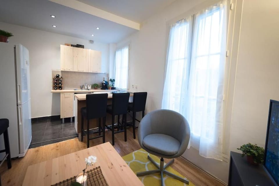 Kitchen or kitchenette, Living room, Dining area