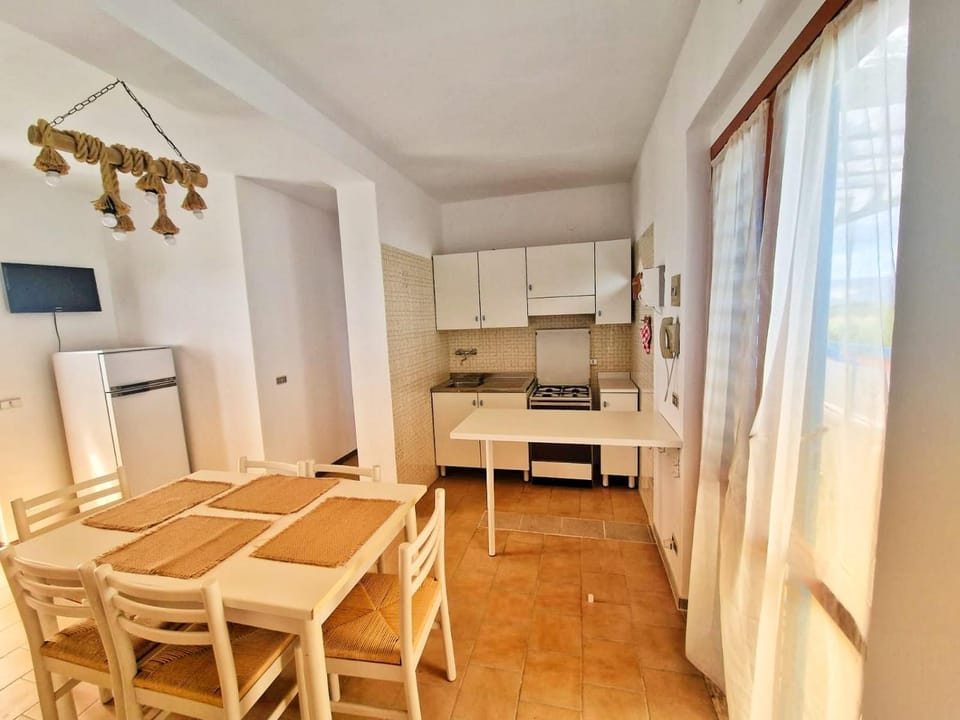 Dining area, kitchen