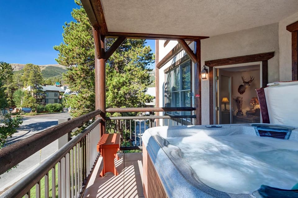 Corral 208W by Great Western Lodging Apartment in Breckenridge