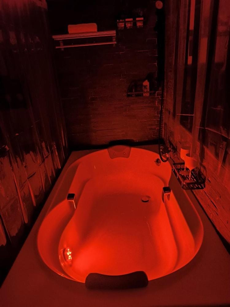 Love-room Discret 40 m2 Bormes les mimosas village avec Terrasse Bed and Breakfast in Bormes-les-Mimosas