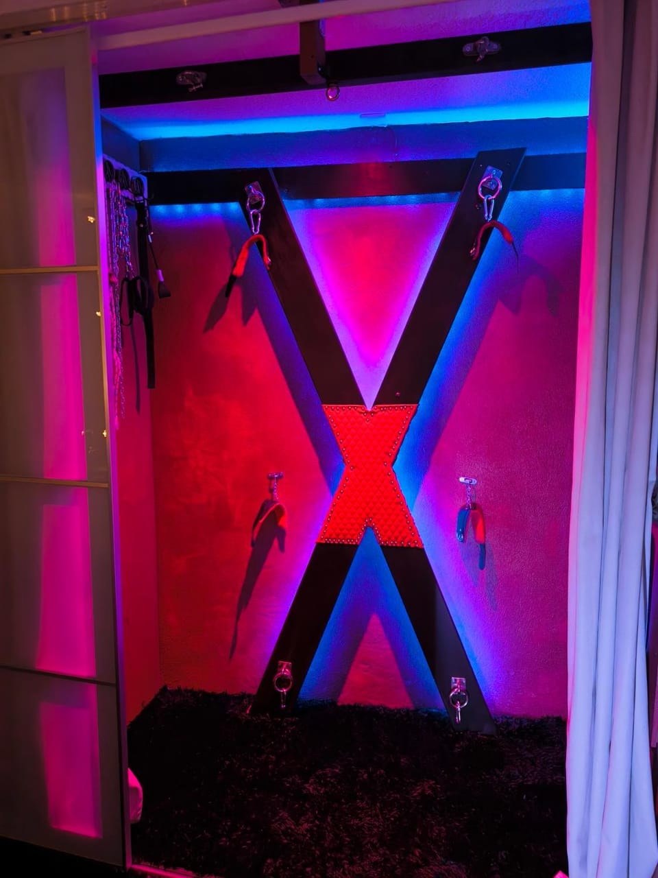 Love-room Discret 40 m2 Bormes les mimosas village avec Terrasse Bed and Breakfast in Bormes-les-Mimosas