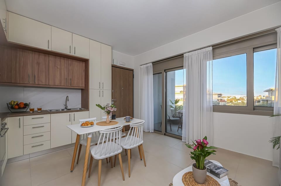 View (from property/room), Kitchen or kitchenette, Dining area