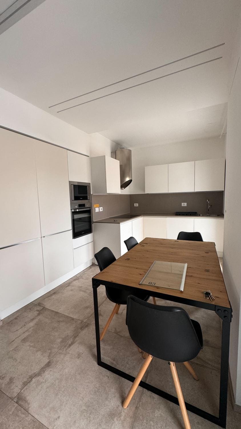 Kitchen or kitchenette, Dining area, oven