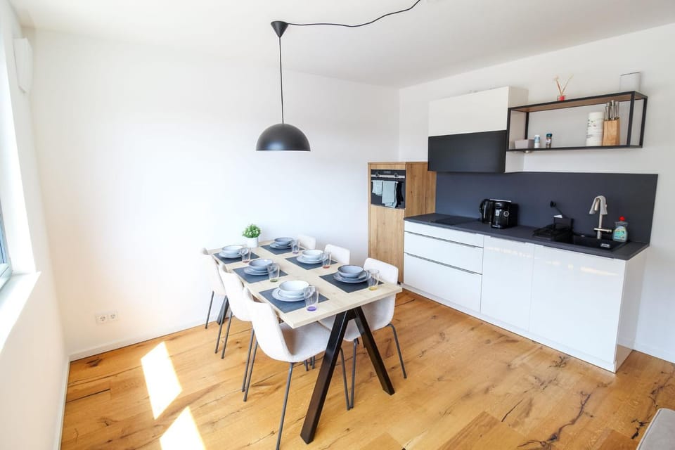 Coffee/tea facilities, Kitchen or kitchenette, Seating area, dishwasher, internet, stove, kitchen