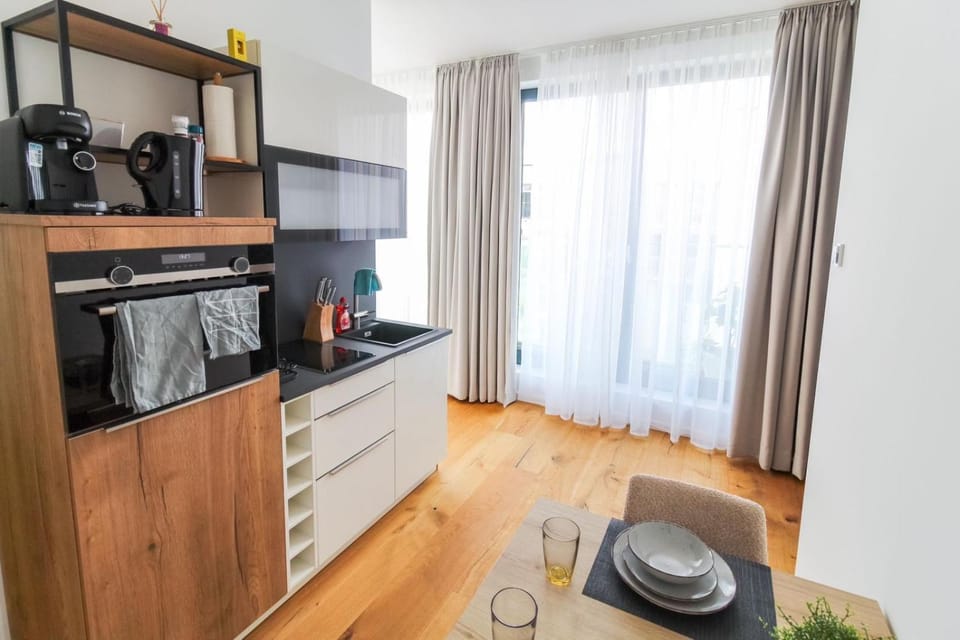 Coffee/tea facilities, Balcony/Terrace, Kitchen or kitchenette, Seating area, Dining area, stove, kitchen