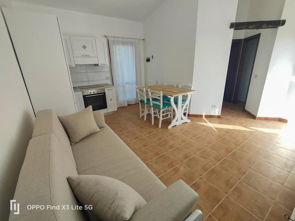 Kitchen or kitchenette, Living room, Seating area