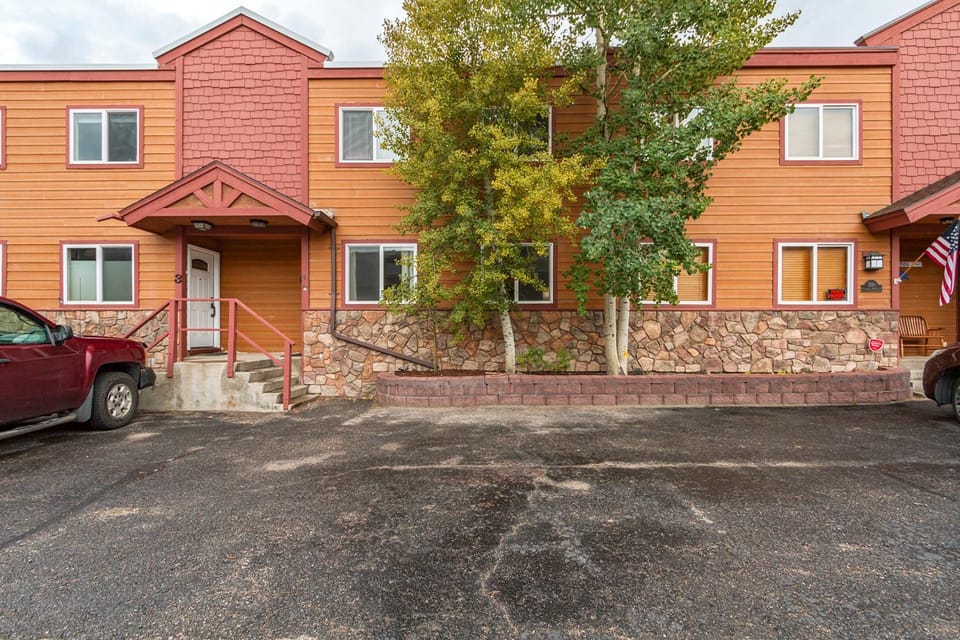 Frisco 8 Townhomes #4 by Great Western Lodging House in Frisco