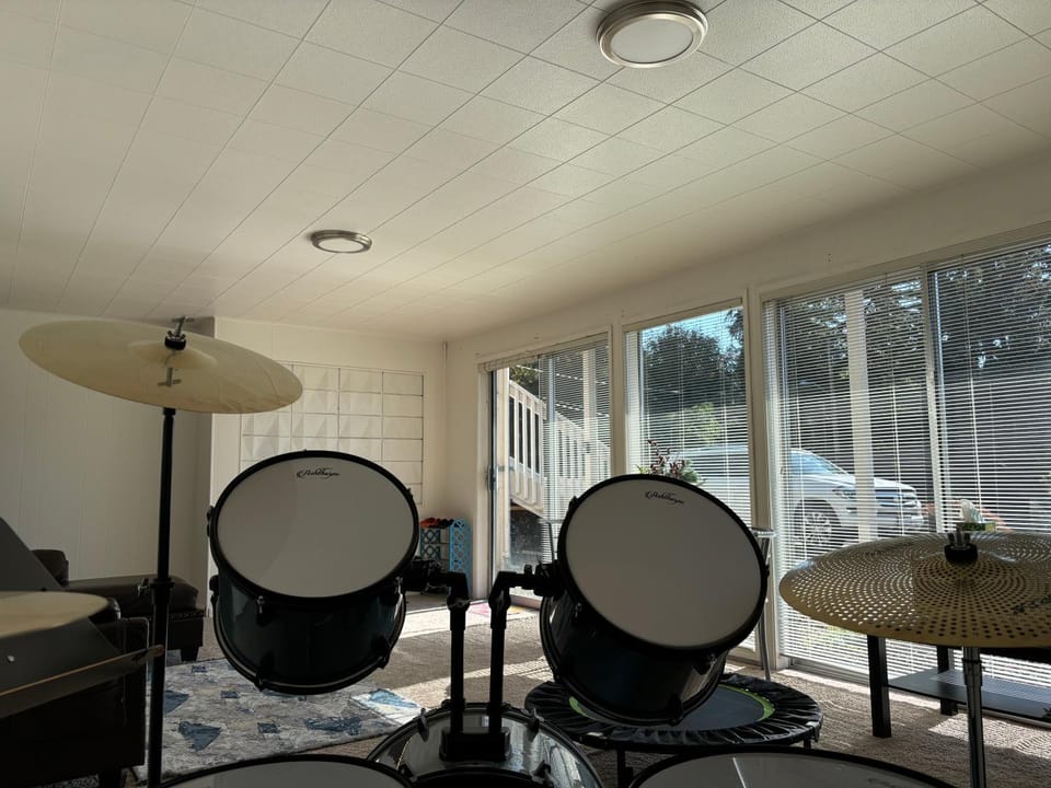 Music suite of single house first floor Bed and Breakfast in Redmond