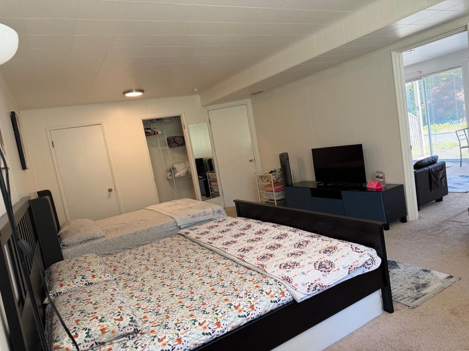 Music suite of single house first floor Bed and Breakfast in Redmond