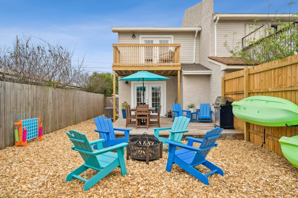 Property building, Patio, Dining area