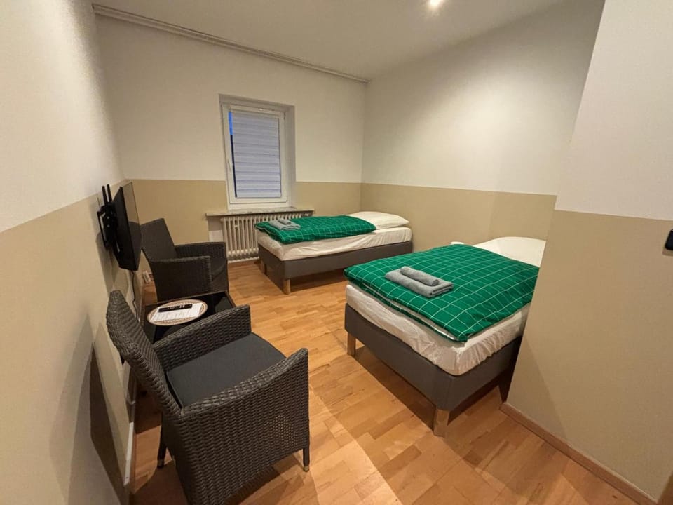 Doppelzimmer-TV-Bad- Kühlschrank-8 Bed and Breakfast in Lower Saxony, Germany