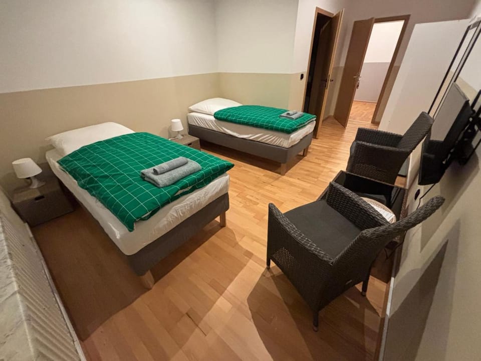 Doppelzimmer-TV-Bad- Kühlschrank-8 Bed and Breakfast in Lower Saxony, Germany