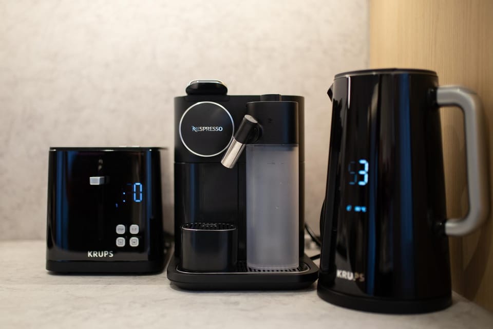 Coffee/tea facilities, toaster