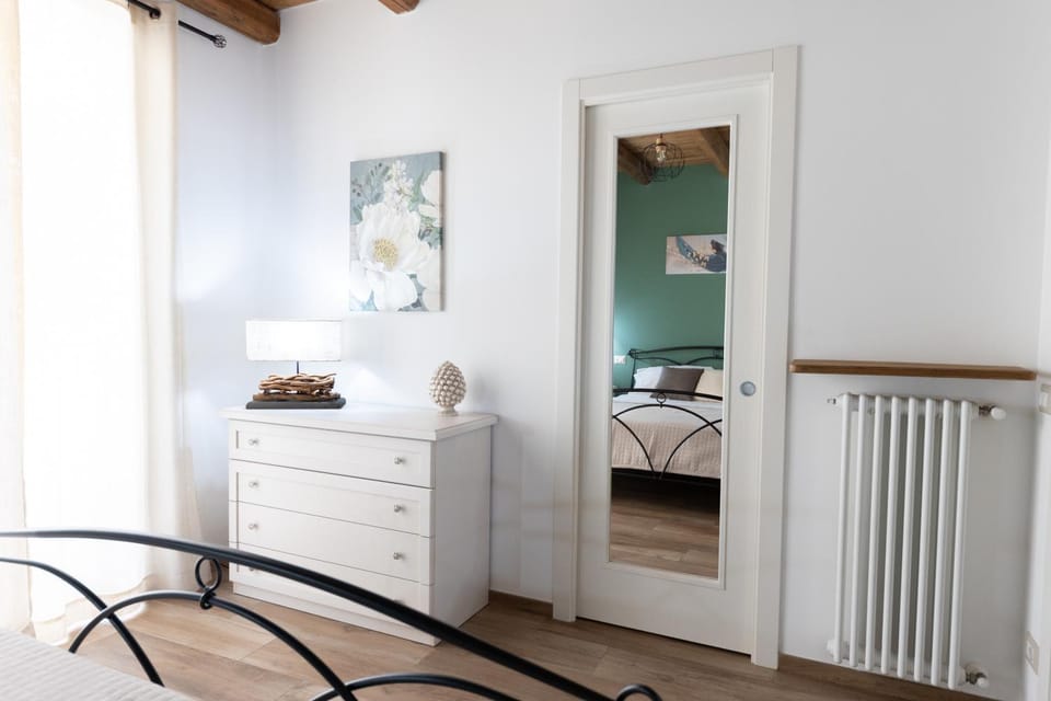 Bed, Photo of the whole room, wardrobe