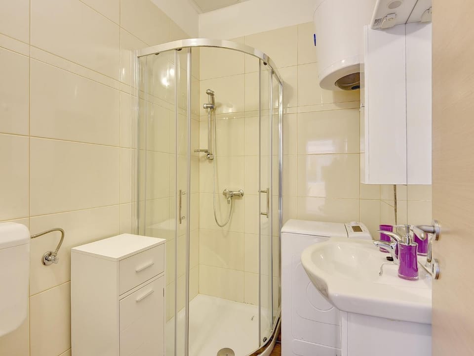 Bathroom, Decorative detail