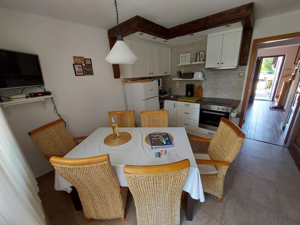 Kitchen or kitchenette, Living room, Dining area