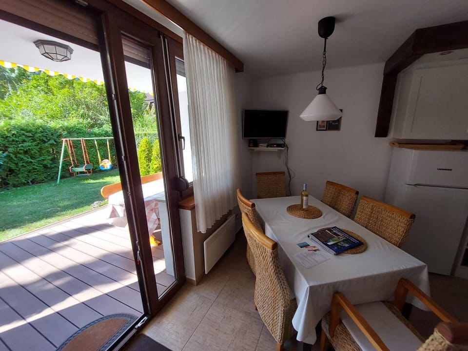 Dining area, Garden view