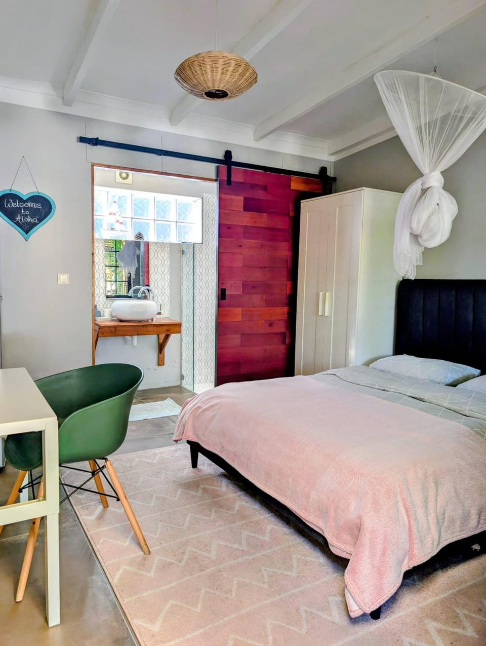 Bed, View (from property/room), Photo of the whole room, Bedroom, furniture, heating, internet