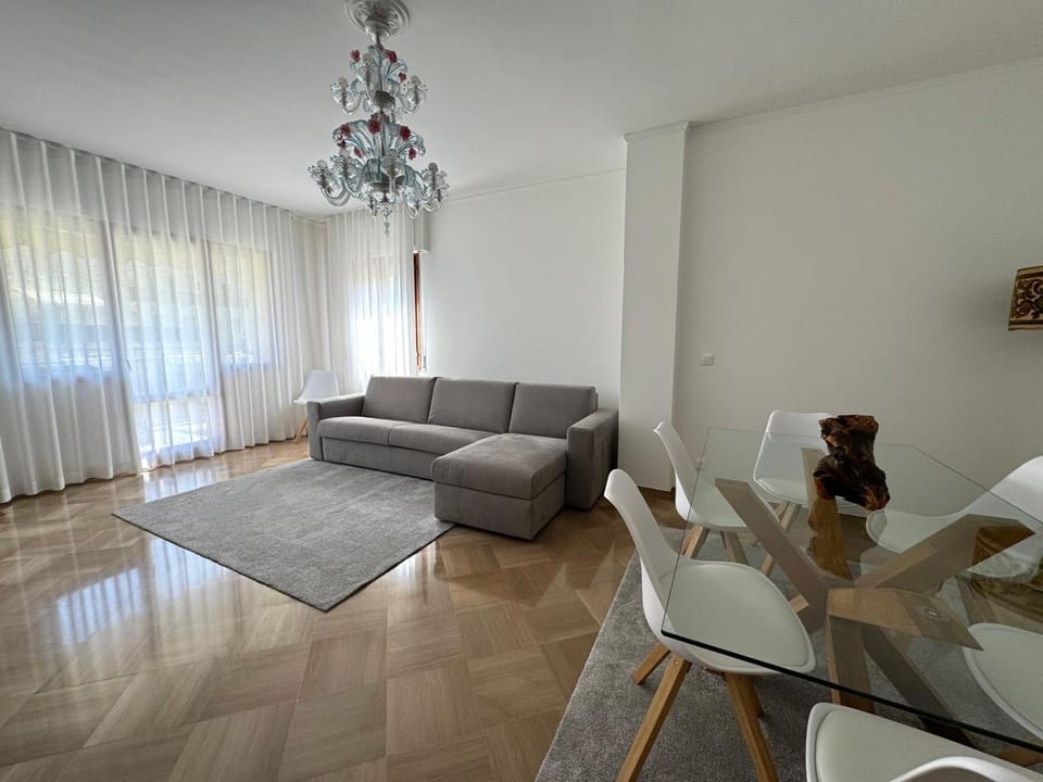 Communal lounge/ TV room, Dining area