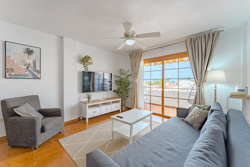 TV and multimedia, Living room, Seating area, Evening entertainment