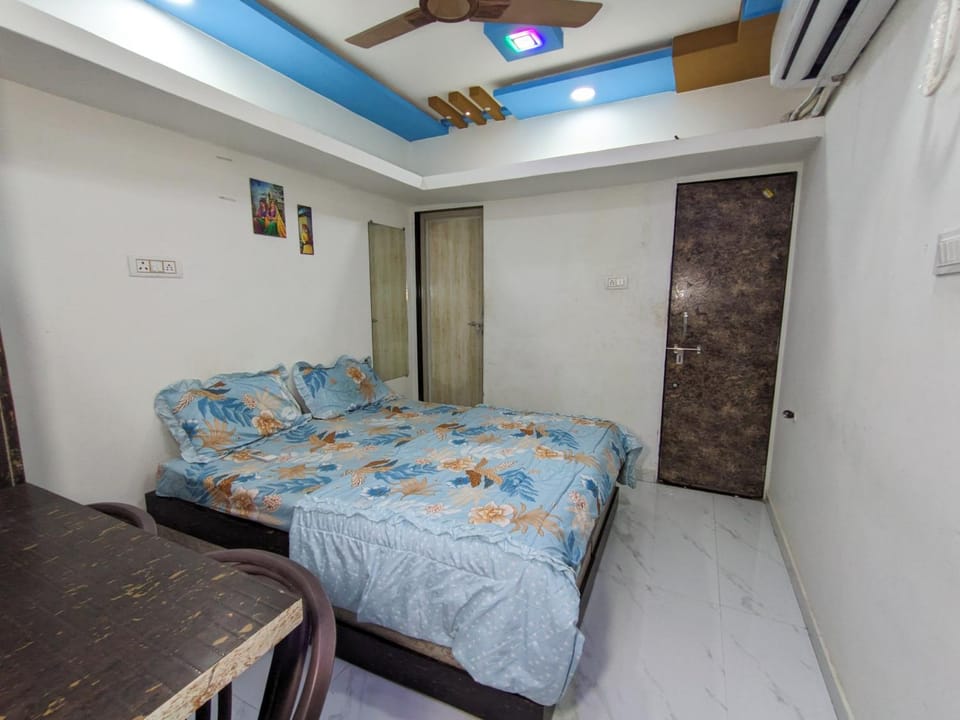 Bed, Photo of the whole room, Bedroom, air conditioner