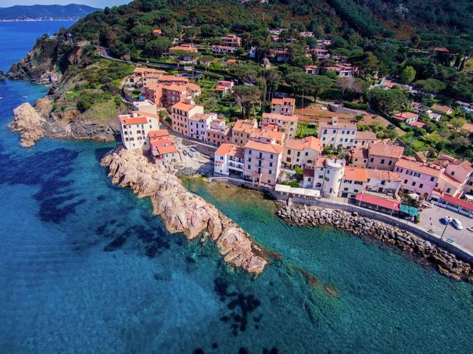 Nearby landmark, Bird's eye view