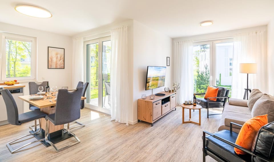 TV and multimedia, Living room, Dining area