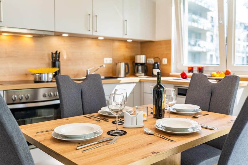 Kitchen or kitchenette, Dining area, stove