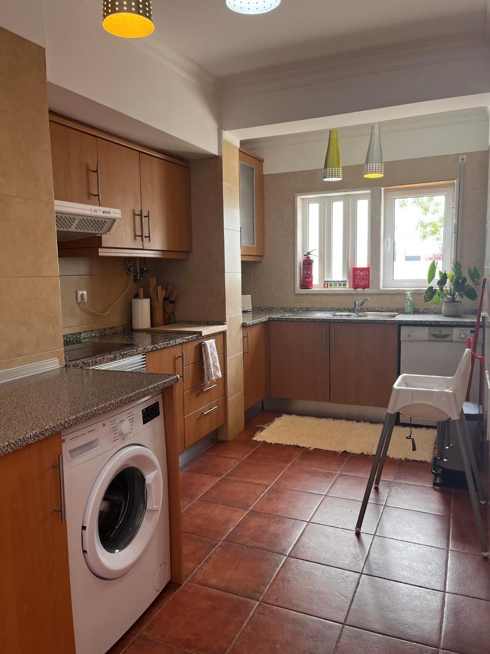 Kitchen or kitchenette, dishwasher, washing machine