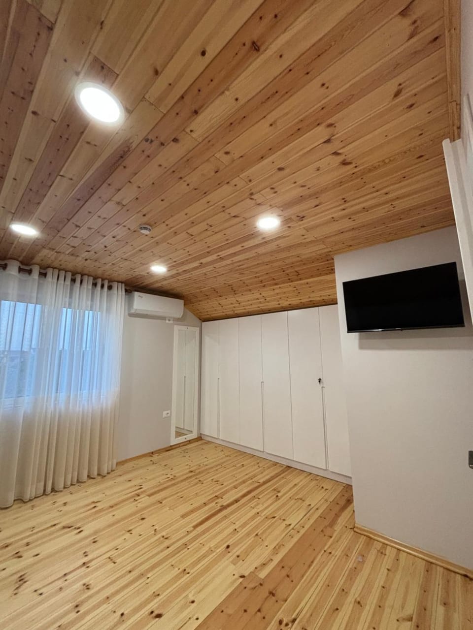 TV and multimedia, wardrobe