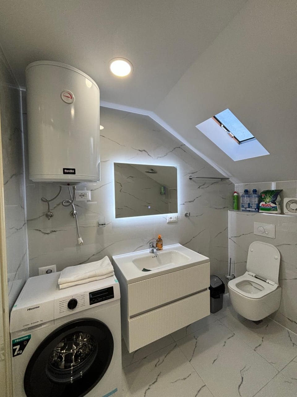 Bathroom, washing machine