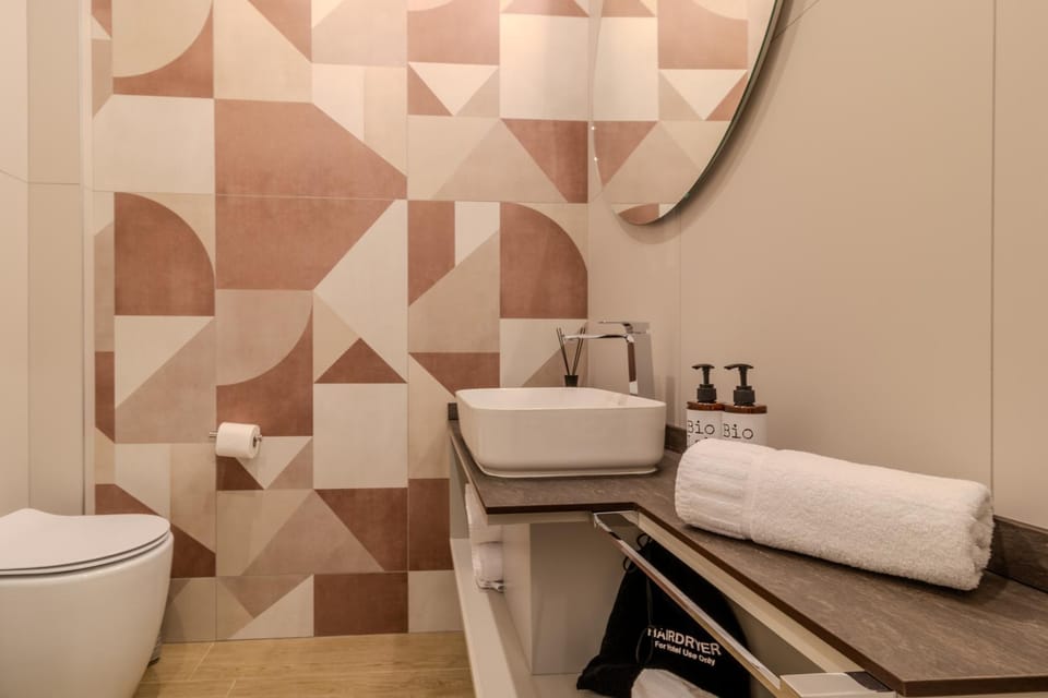Toilet, Bathroom, towels
