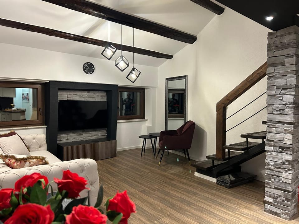 TV and multimedia, Living room, Seating area