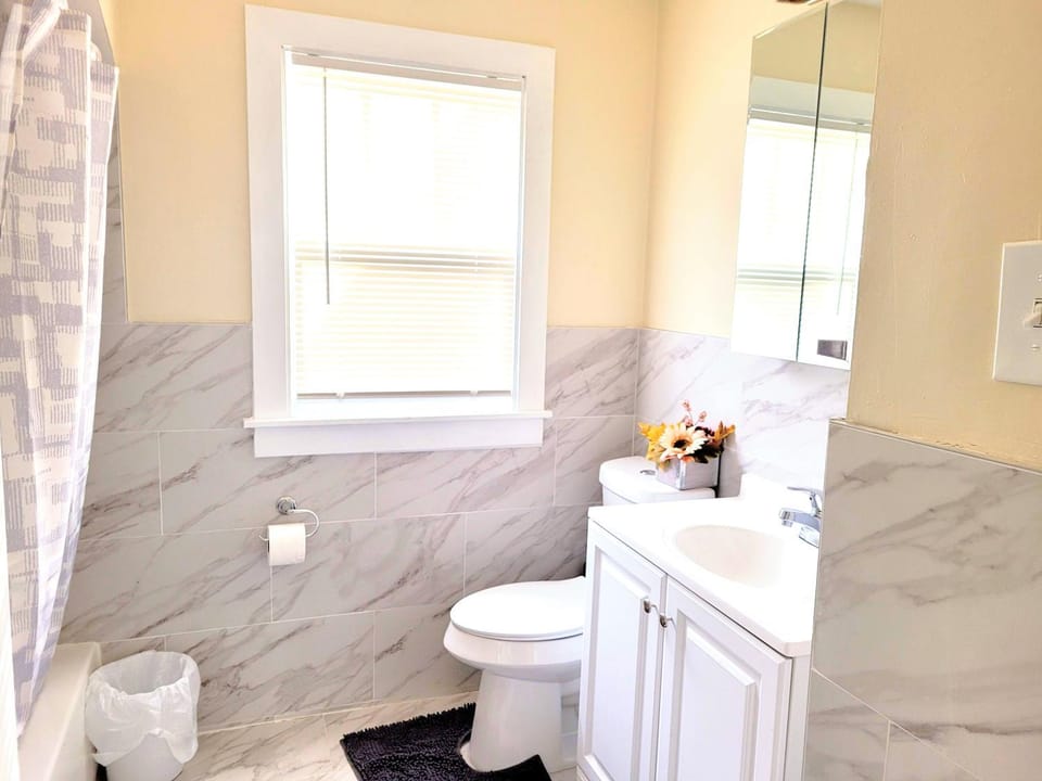 Toilet, Bathroom, bidet, towels