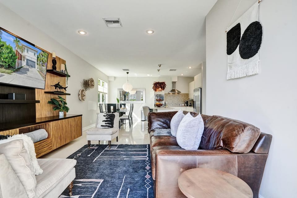 Communal lounge/ TV room, TV and multimedia, Living room, Seating area