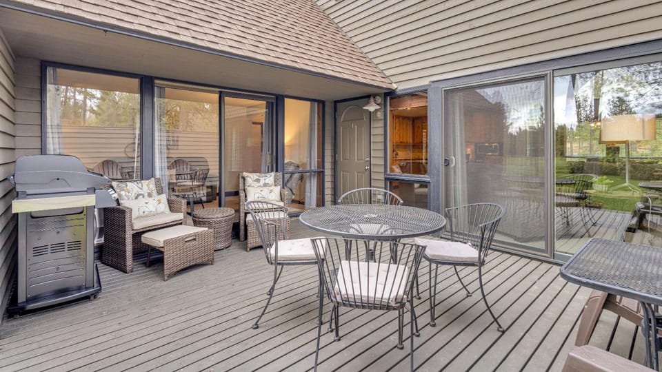 Patio, Day, BBQ facilities, Seating area